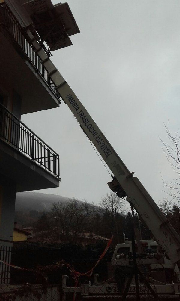 sollevamento merci con autogrù