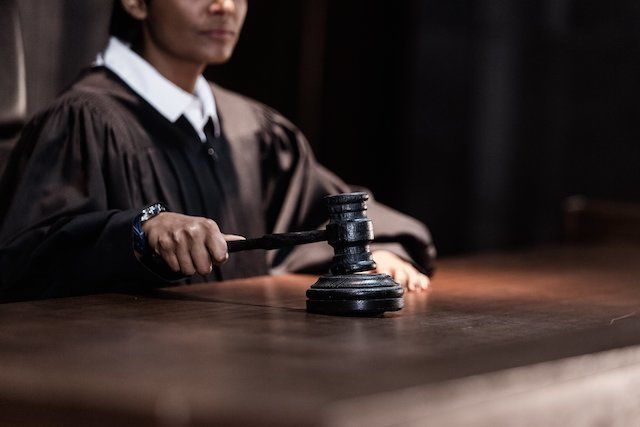 judge-court-laws