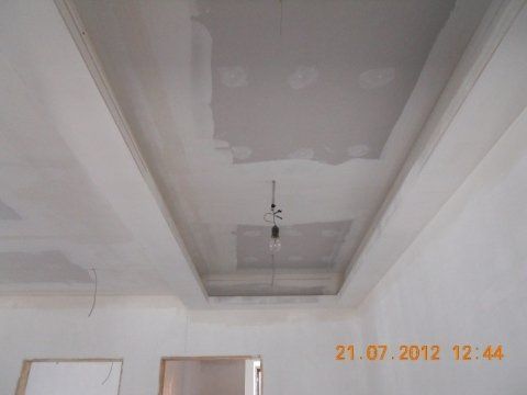 lavori edili su di un soffitto