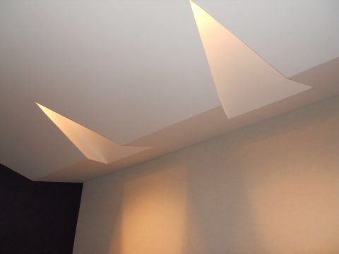 contro soffitto con luminaria