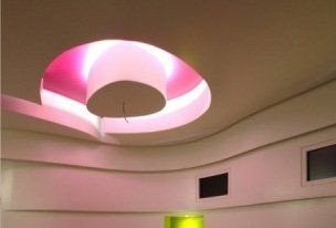 decorazione luminosa in un controsoffitto