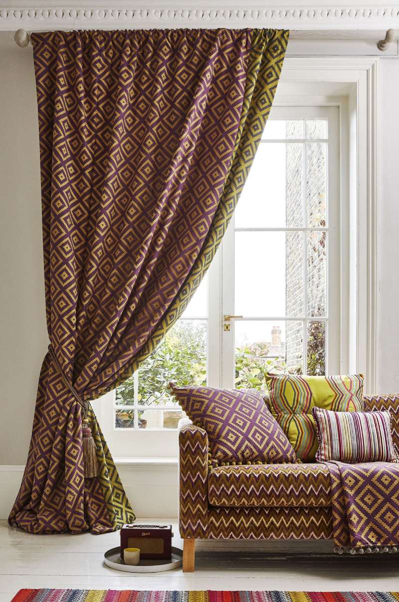 tenda per interni con fantasia geometrica