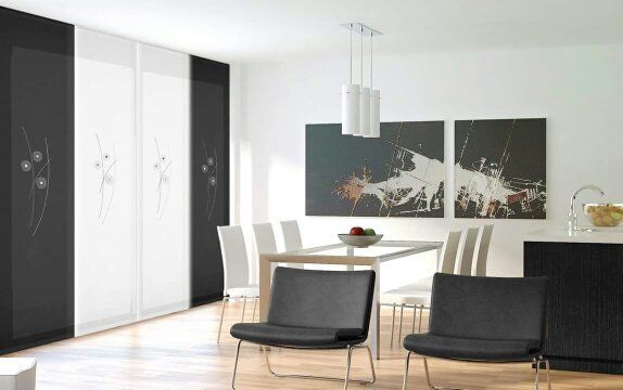 salotto moderno con tende a pannello