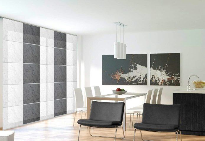 tenda a pannello nera e bianca