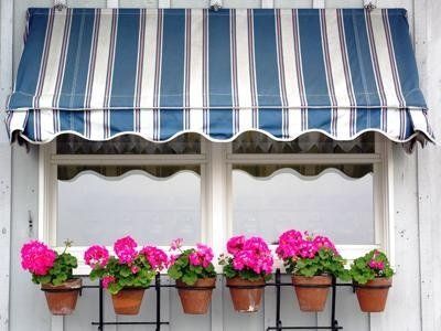 balcone con tenda da sole