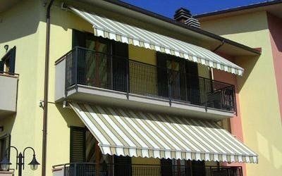 balconi con tende a caduta