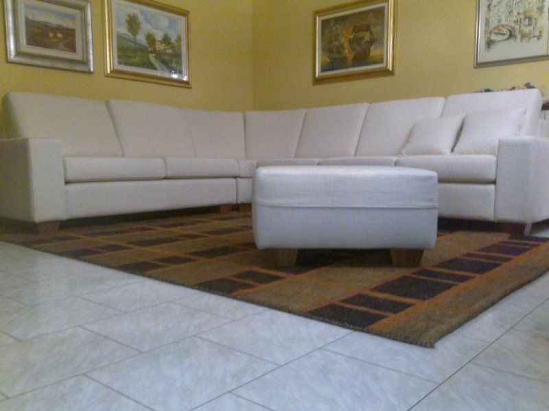 divano e pouf per soggiorno