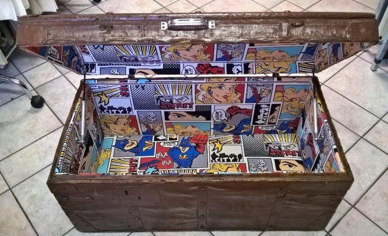 baule con rivestimento colorato stile pop art