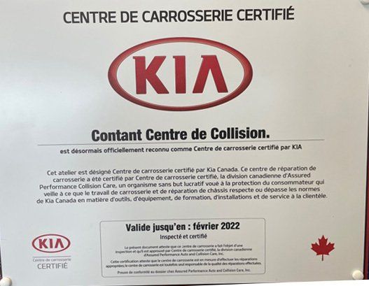 Panneau « Centre de réparation agréé Kia ». Logo Kia rouge et blanc, texte en français. Mention « Valide jusqu’en février 2022 » en bas.