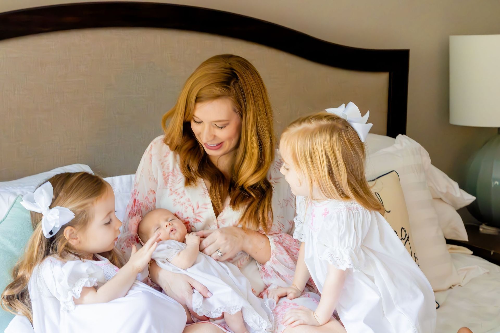 beautiful-gift-photography-newborn-and-maternity-service-img