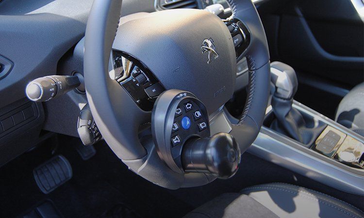 modifica auto per emiplegia