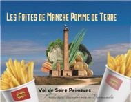 Des coupelles de frites encadrent un paysage normand avec un phare, des légumes et des pommes de terre. 