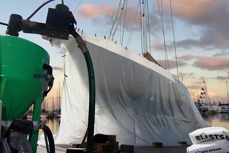 A green tank with the word blastsa on it