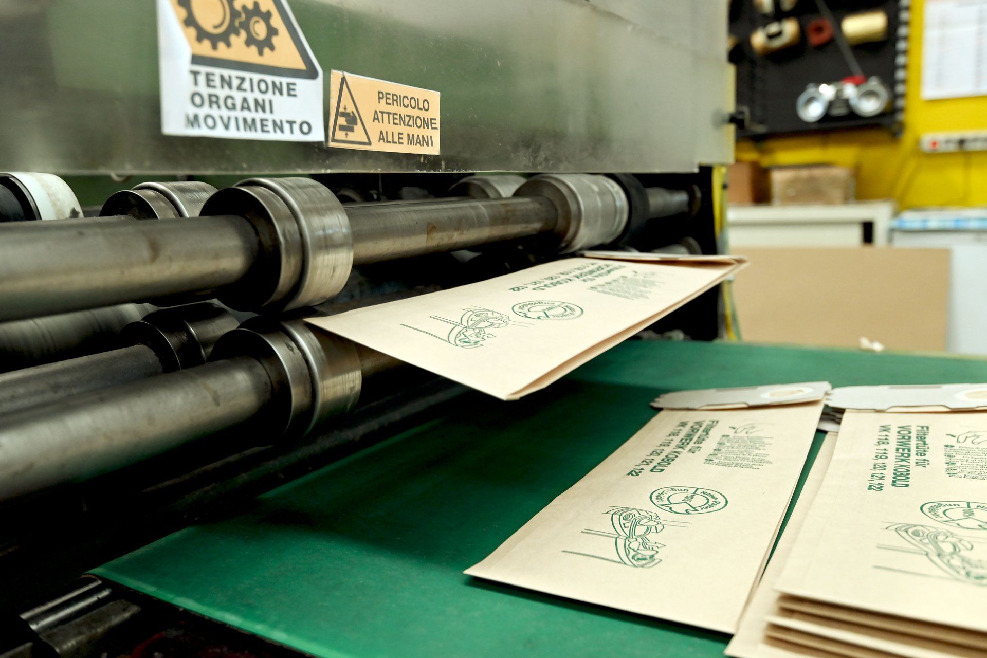 Produzione sacchetti per aspirapolvere in carta