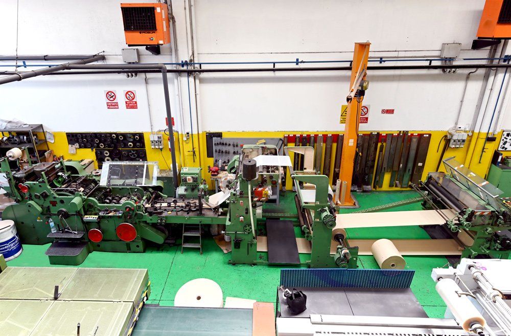 Macchinari di ultima generazione per la produzione di sacchi per aspirapolvere