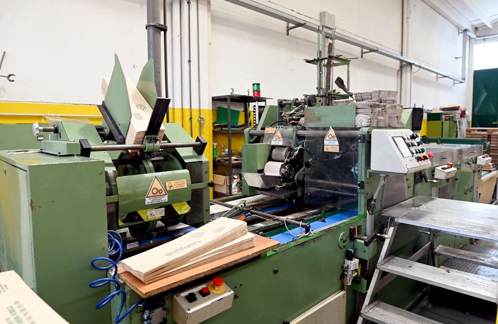 Realizzazione sacchetti per aspirapolvere di tutte le marche