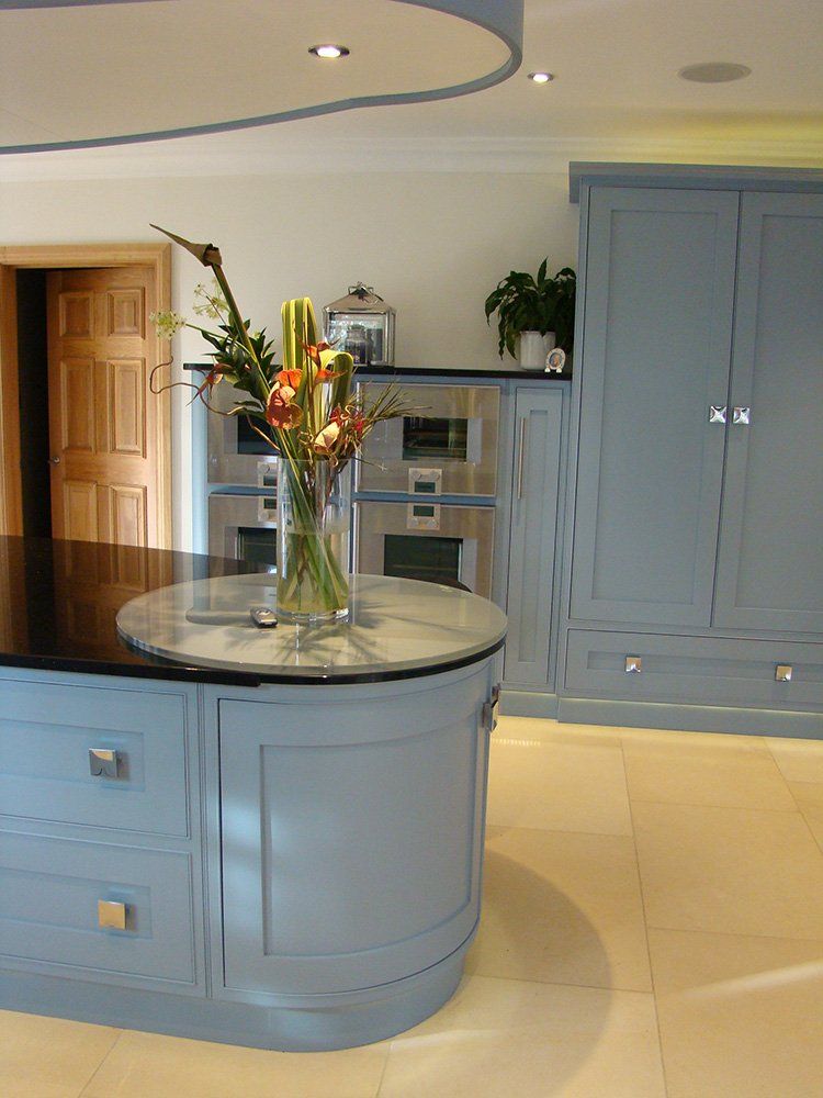 Modern Curved Painted kitchen counters