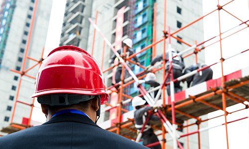 Cliente a Piacenza- sopralluogo del geometra ai cantieri