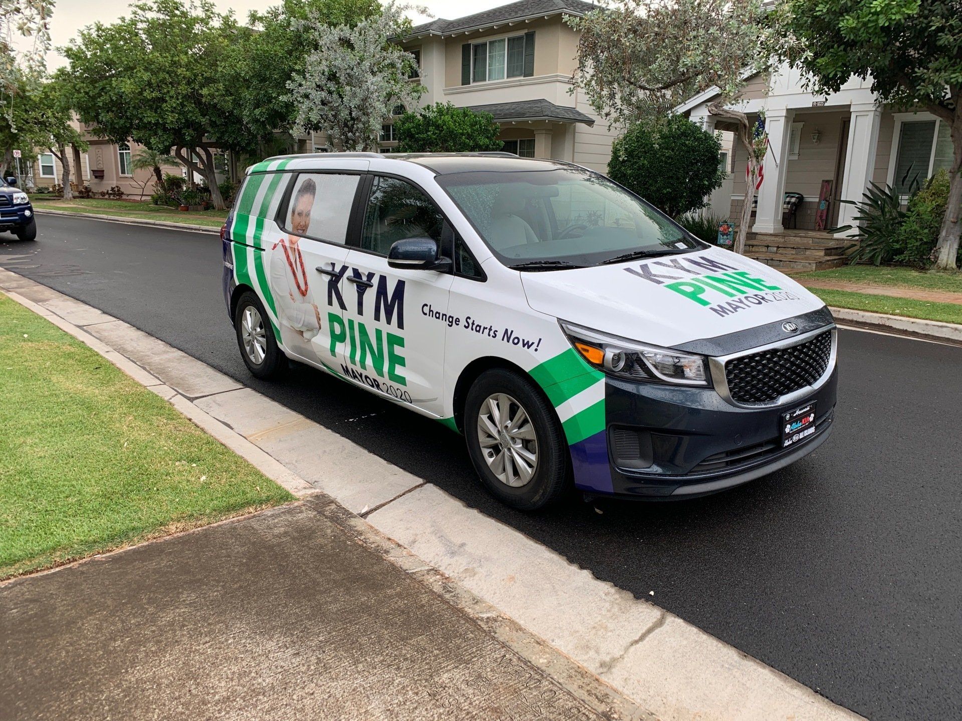 minivan vehicle signage