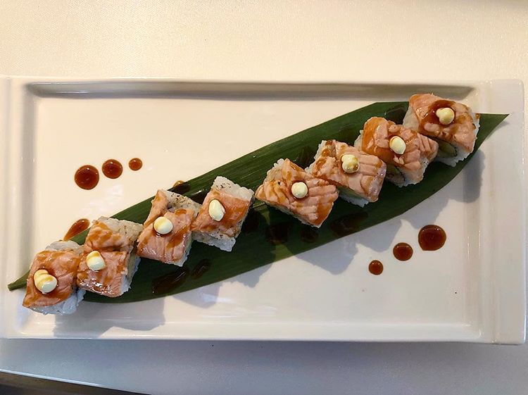 Roll di salmone e mandorle