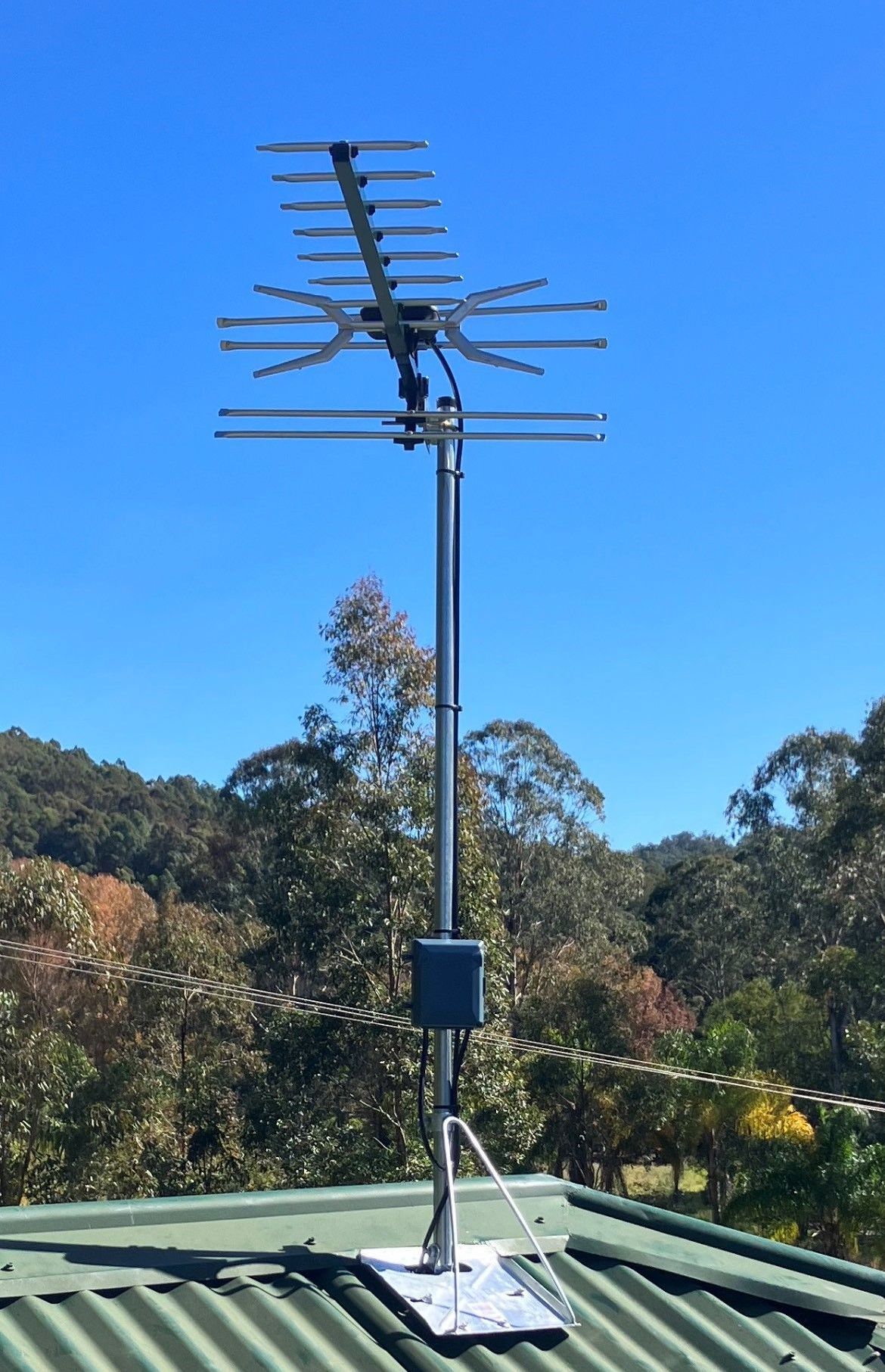 An antenna on a pole with a blue sky in the background