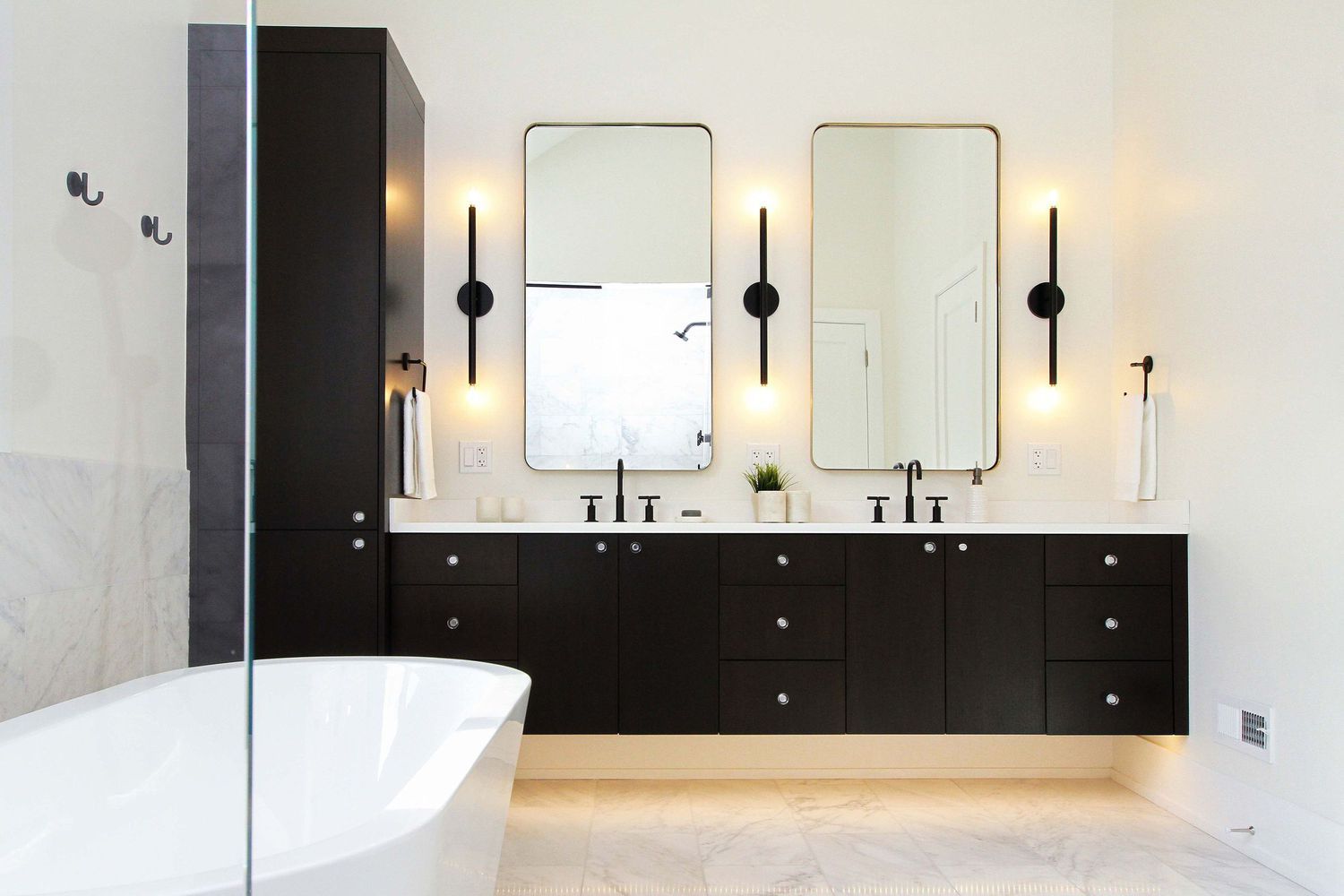 Bathroom
cabinets
bathroom luxury
luxury
Boston
Boston bathroom trends
Luxury bathroom
Luxury trends
Smart Bathroom Technology
Custom Vanities
Integrated Storage
Tailored vanity
Design for client