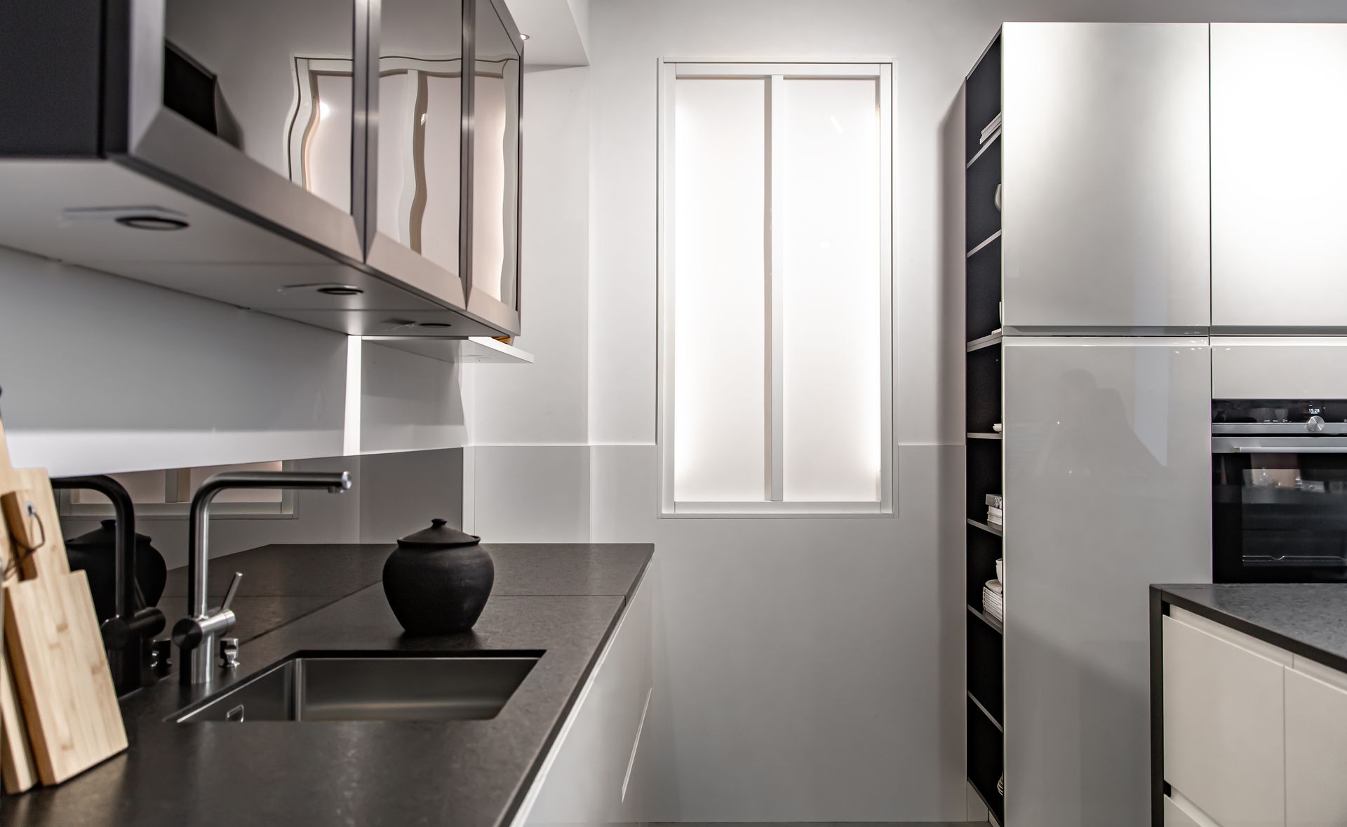 Kitchen trends
Luxury kitchen trends
Disadvantages of Stock Cabinets
Limited design options
compromised space utilization
Lower Quality Materials