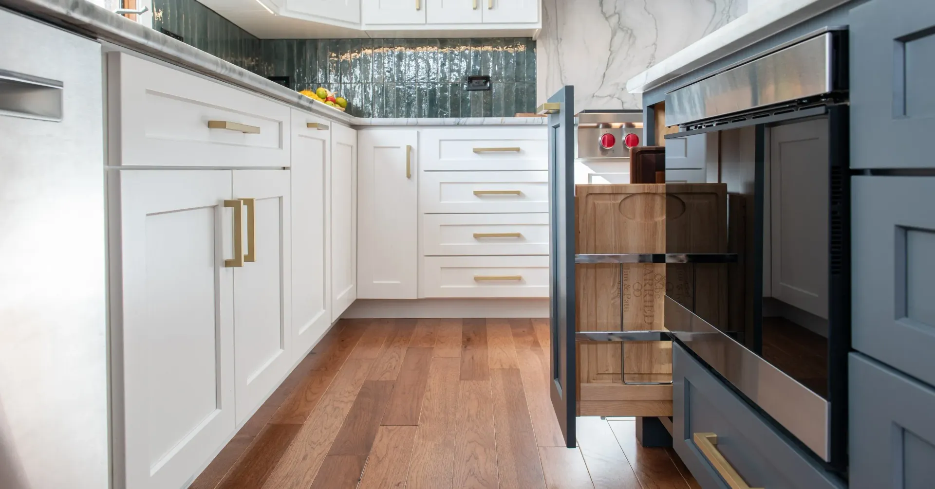 Custom cabinetry
Advantages of custom cabinetry
Unique features
High-quality materials
Optimal space utilization
Design flexibility
