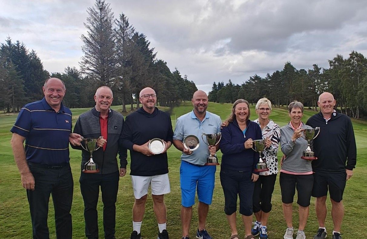 Players in pairs for the scottish paris golf challenge