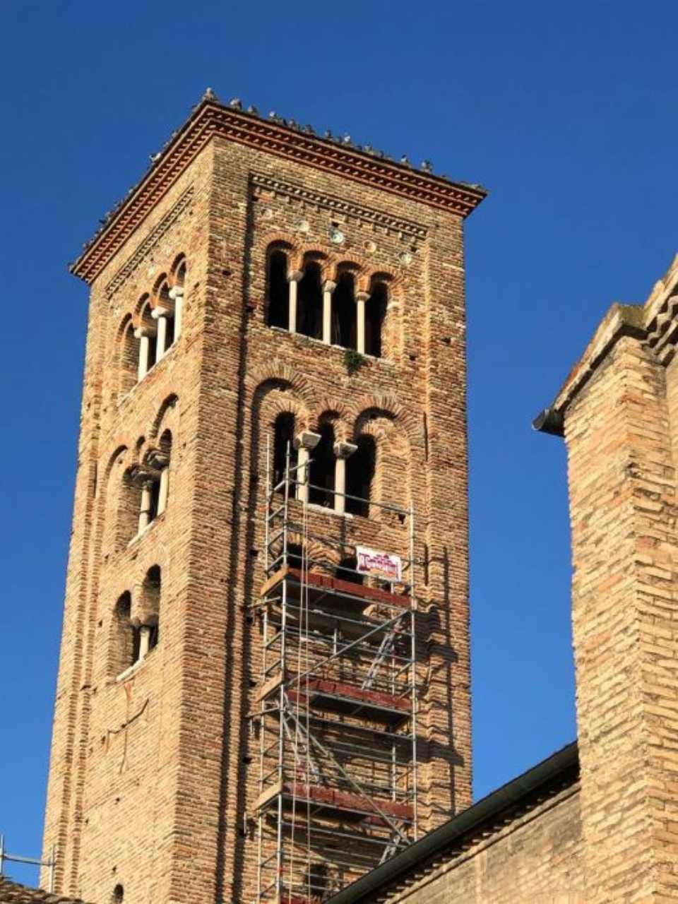 restauro di un campanile