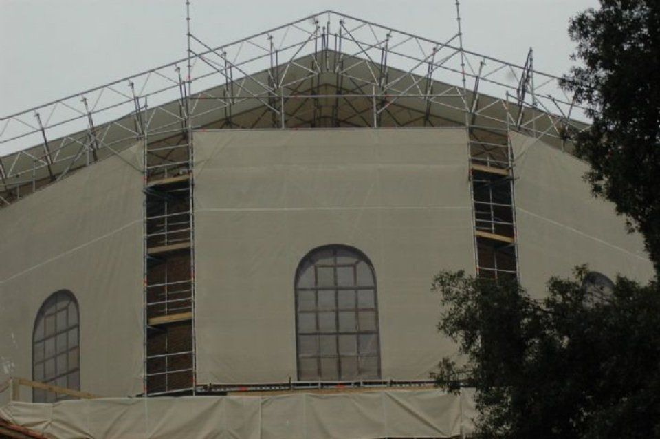 restauro della facciata di una basilica