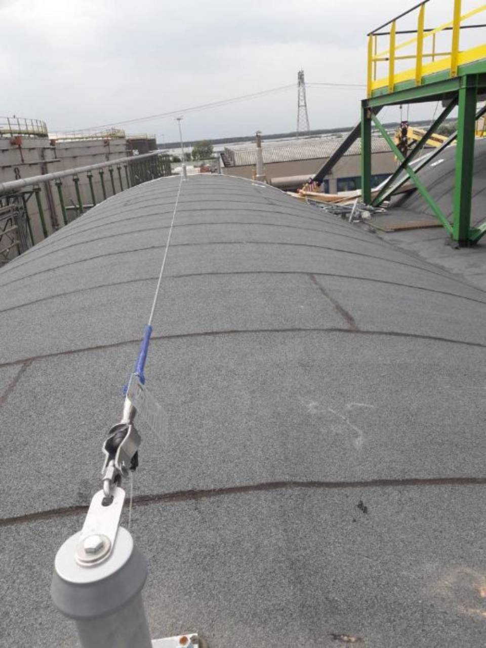 sistema linea vita su copertura in pannelli sandwich