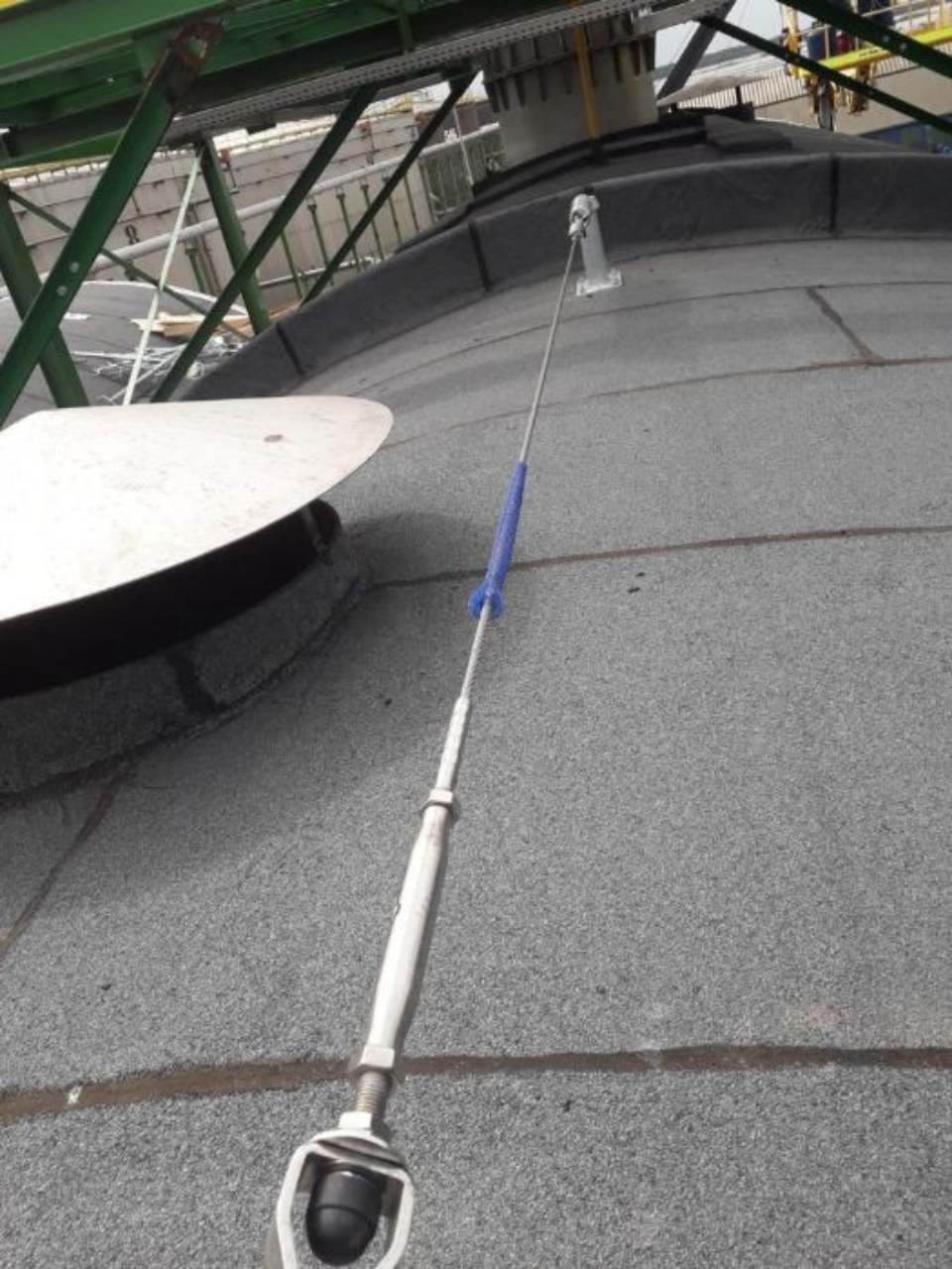 sistema anticaduta installato su copertura in pannelli sandwich