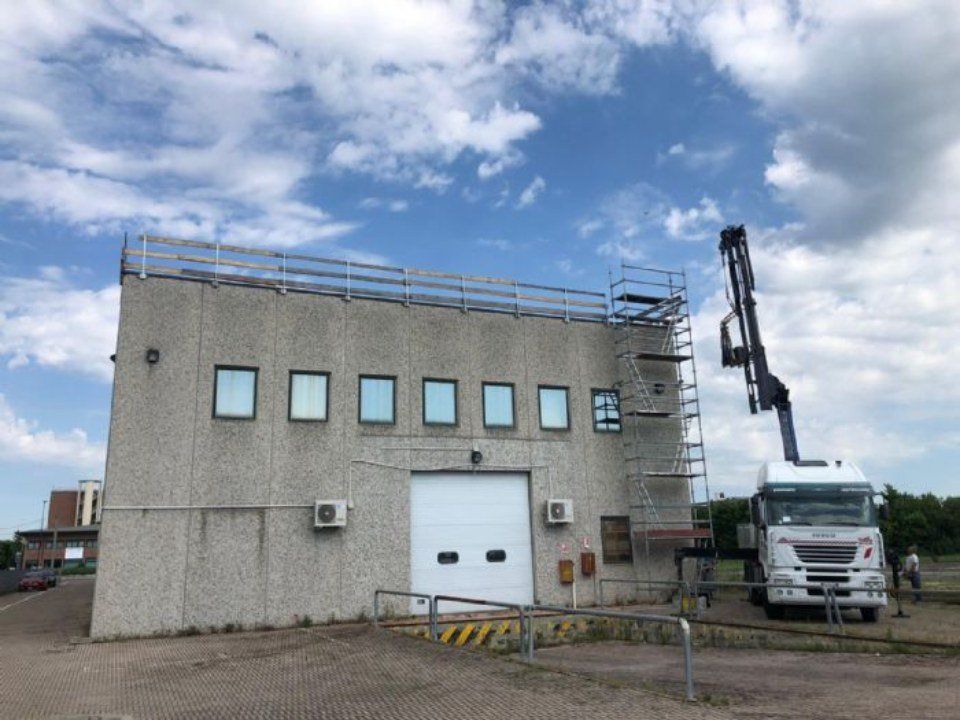 recupero amianto dalla copertura di un edificio