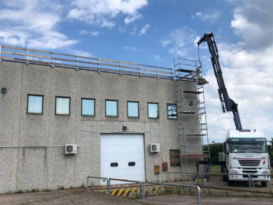 recupero eternit dalla copertura di un edificio