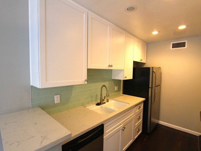 Renovated kitchen premier on burbank