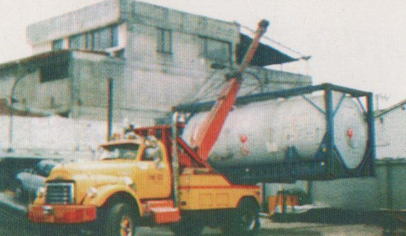 Grúas Mono Díaz grúa levantando contenedor