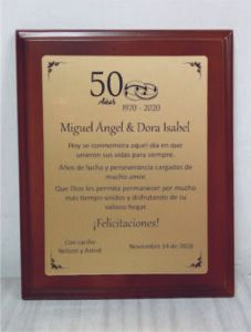 Diseño y fabricación de placas conmemorativas en Medellín