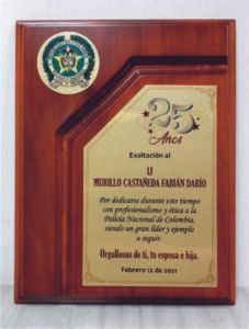 Diseño y fabricación de placas conmemorativas en  Envigado