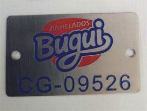 Fabricamos placas metálicas para la industria en general.