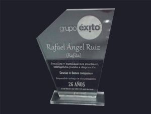 Comercializamos placas conmemorativas en acrílico para todo tipo de empresas en Antioquia. Diseños personalizados. 