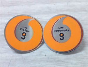 Llaverplas, diseño y fabricación de pines y escarapelas en Medellín