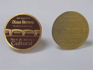 Llaverplas, diseño y fabricación de pines y escarapelas en Antioquia