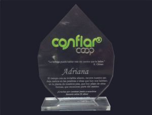 Placas conmemorativas en acrílico para todo tipo de evento. Placas conmemorativas en Colombia.