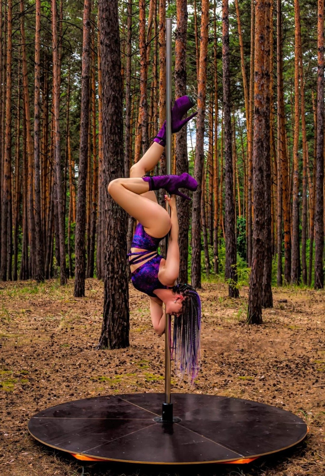 Spinning Pole Dance Workshops - Cardiff - Pole Twisters