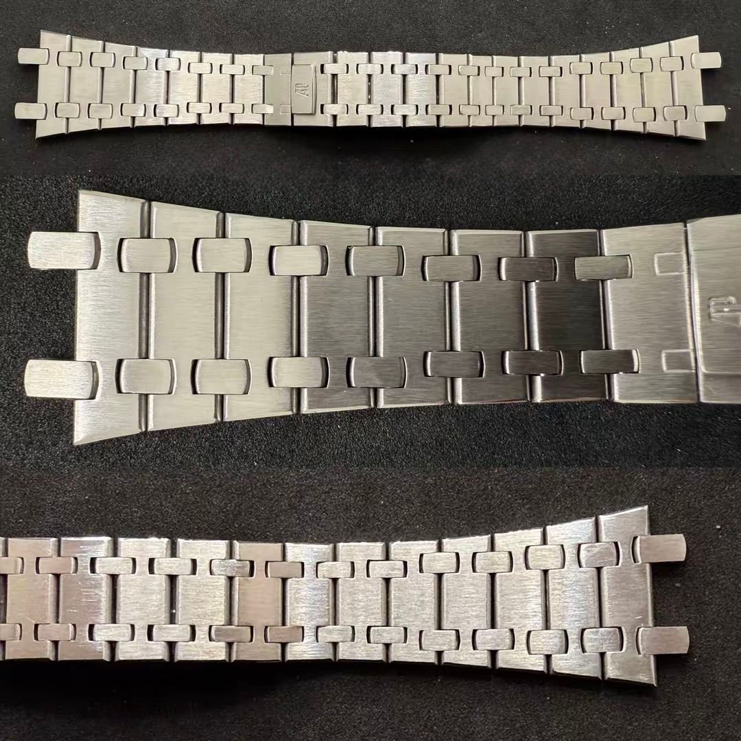 Un trittico che mostra le viste dall'alto, centrale e inferiore del bracciale di un orologio Audemars Piguet Royal Oak in acciaio inossidabile spazzolato.