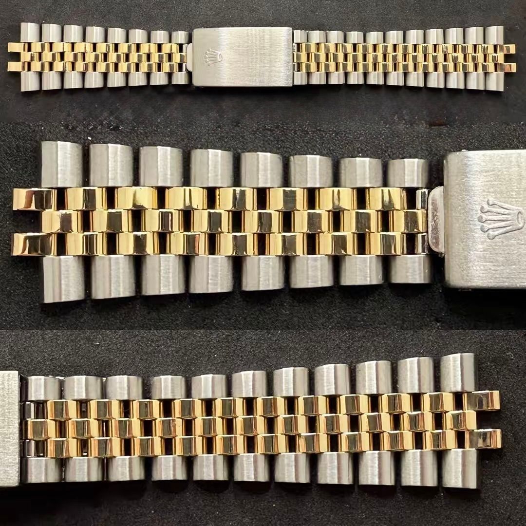 Tre segmenti di un bracciale Rolex Jubilee bicolore in acciaio e oro giallo, disposti su una superficie scura.