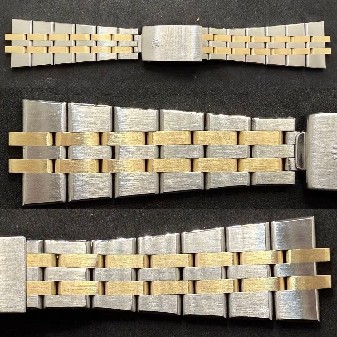 Tre segmenti di un bracciale per orologio in metallo color argento e oro con chiusura déployante, disposti su uno sfondo scuro.