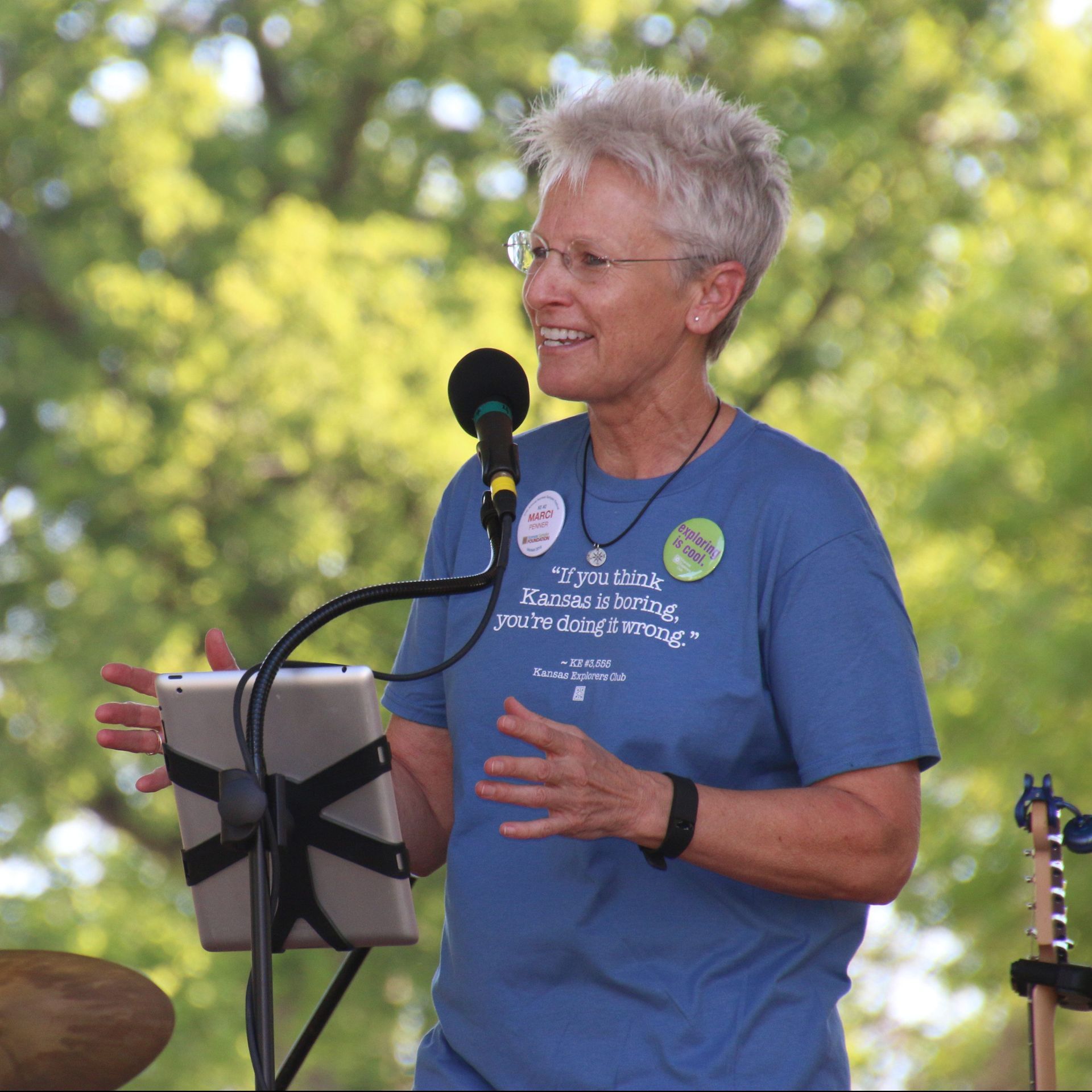 A woman wearing a blue shirt that says ' i 'm a woman ' on it