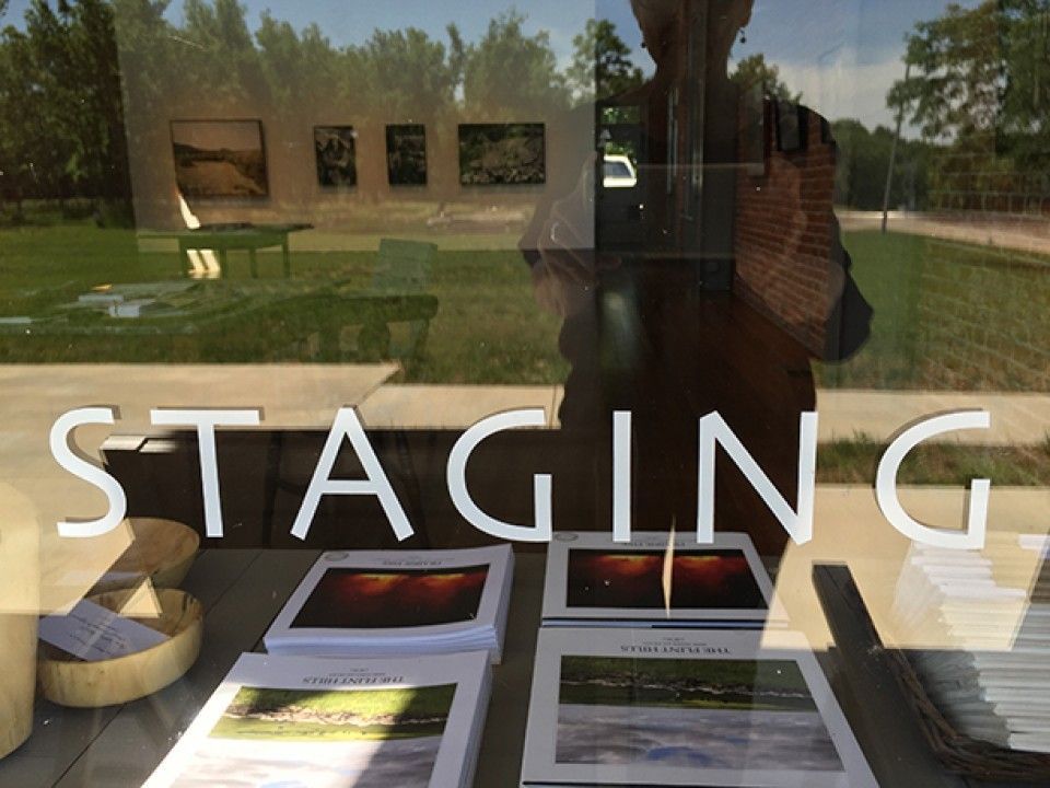 A window with the word staging on it